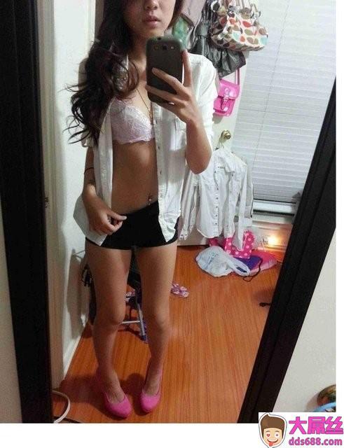 夜店粉辣妹自拍