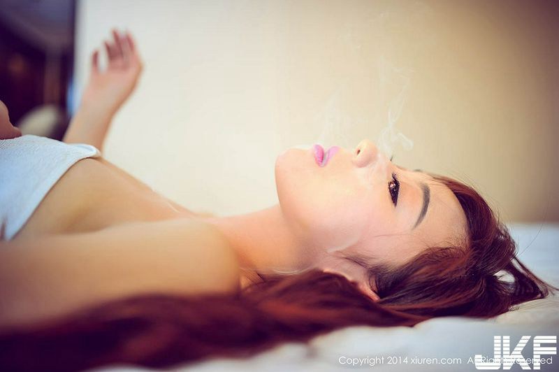 在朋友面前让他老婆潮吹