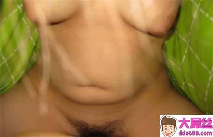 与夜店认识的妙龄女子发生一夜情～不戴套套ㄉ唷