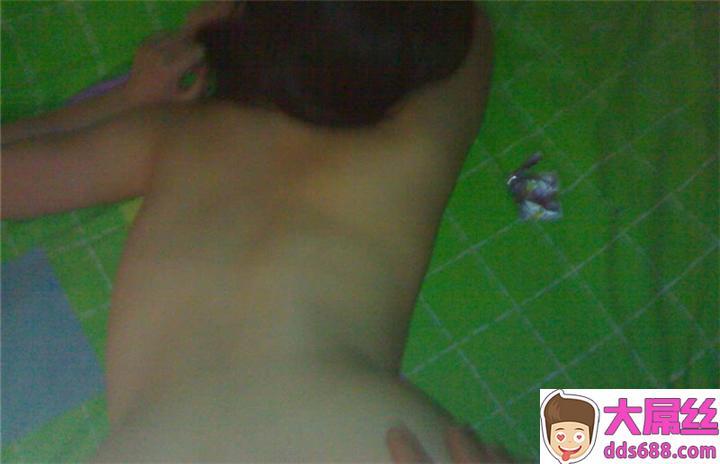 与夜店认识的妙龄女子发生一夜情～不戴套套ㄉ唷