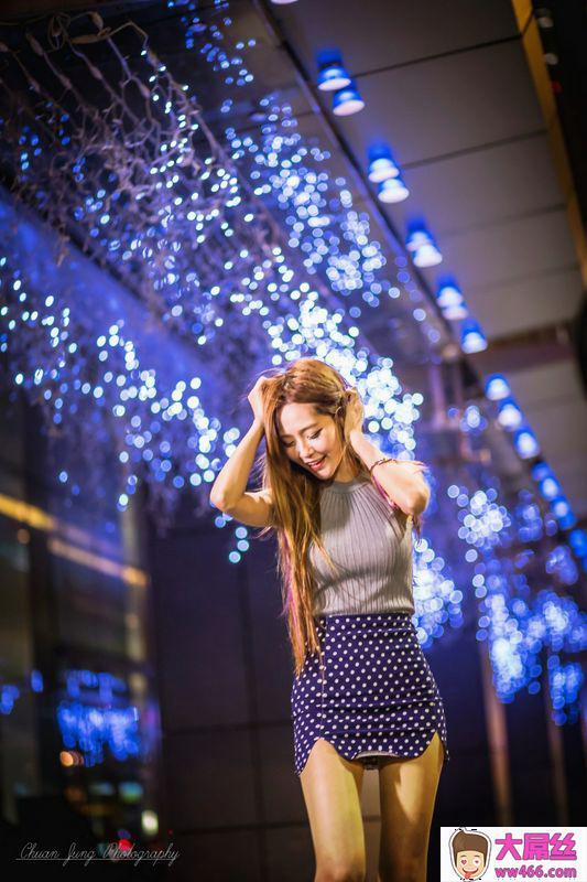 美腿番外篇系列长腿美模小雪街景高跟美腿外拍