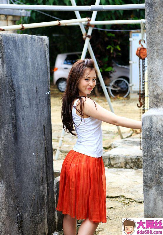 伊东红小个子美女的套图写真