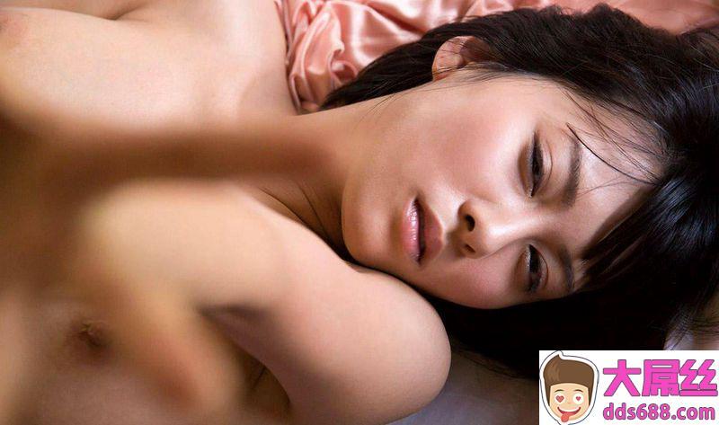 气质女孩奶大圆脸好美乌黑阴毛好性感