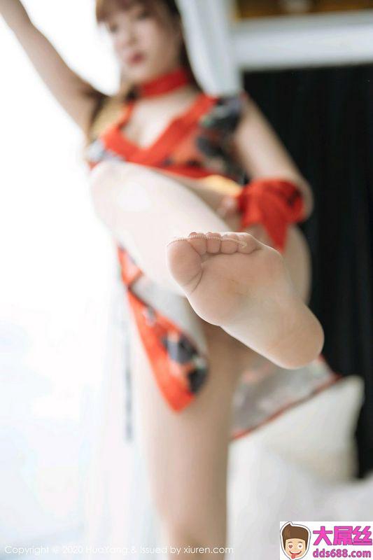 极限双边开衩旗袍外露粉嫩美尻王雨纯