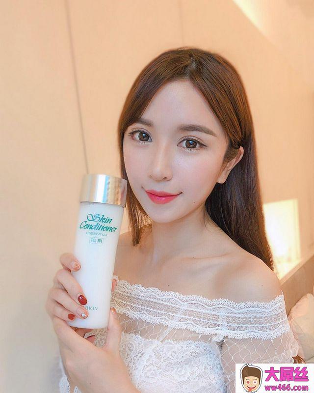 巨乳白衣天使下凡超胸の隐乳气质外表超吸睛Resa暄暄_0