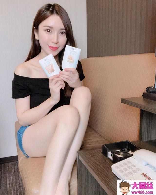 巨乳白衣天使下凡超胸の隐乳气质外表超吸睛Resa暄暄_0