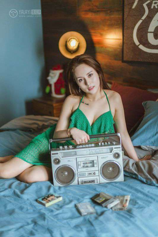 女邻居是富豪的妻子