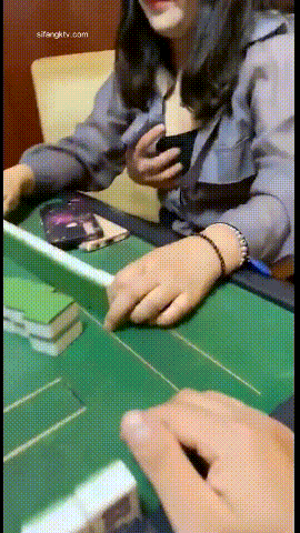 某房流出作品 各种另类小视屏合集 自慰女，刮逼毛，啪啪，还有展示独门技术的