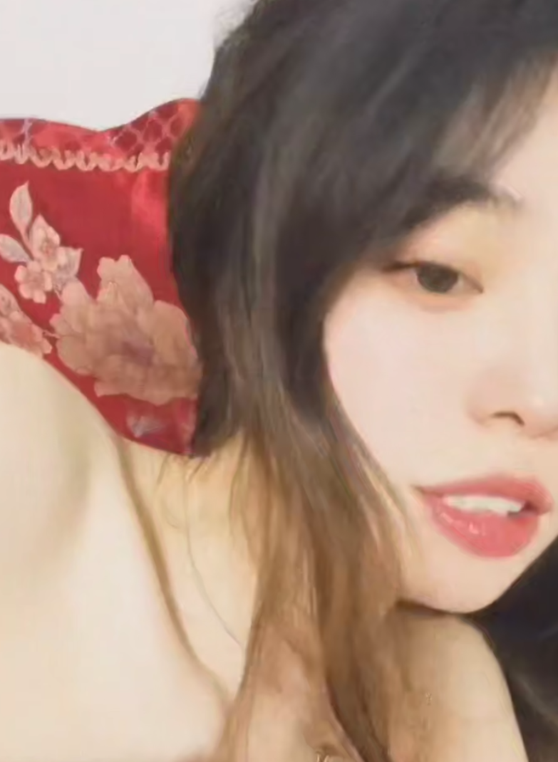 反差漂亮女大学生玩游戏约炮