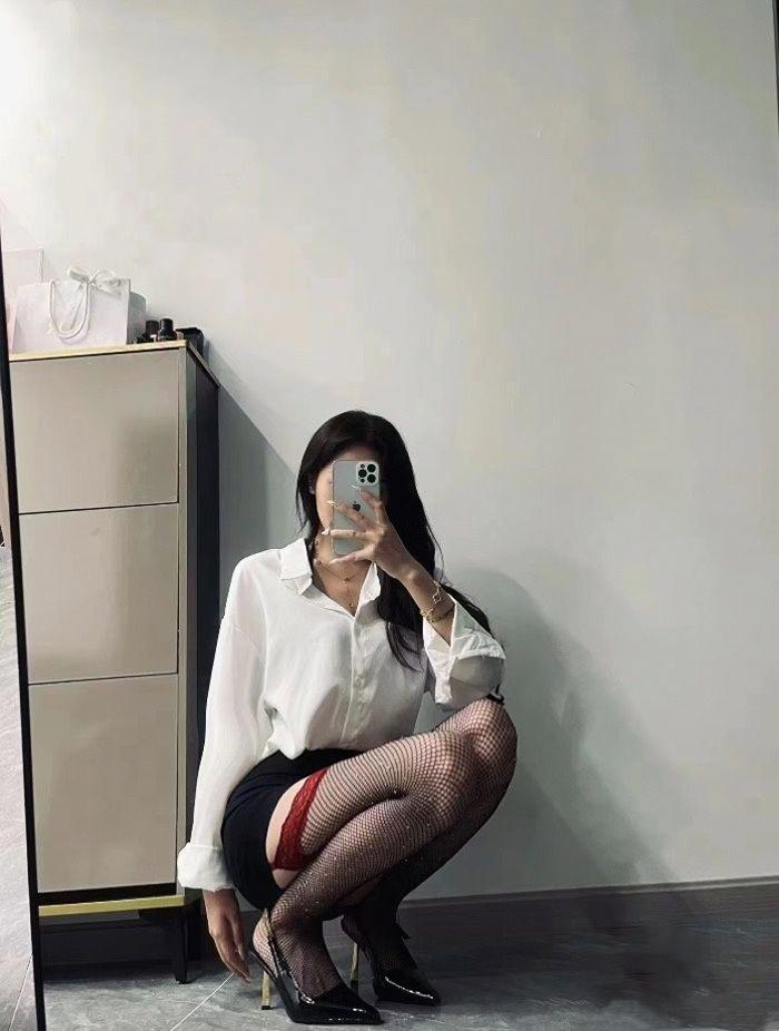 母狗大学时候就天天被操，爱好吞精